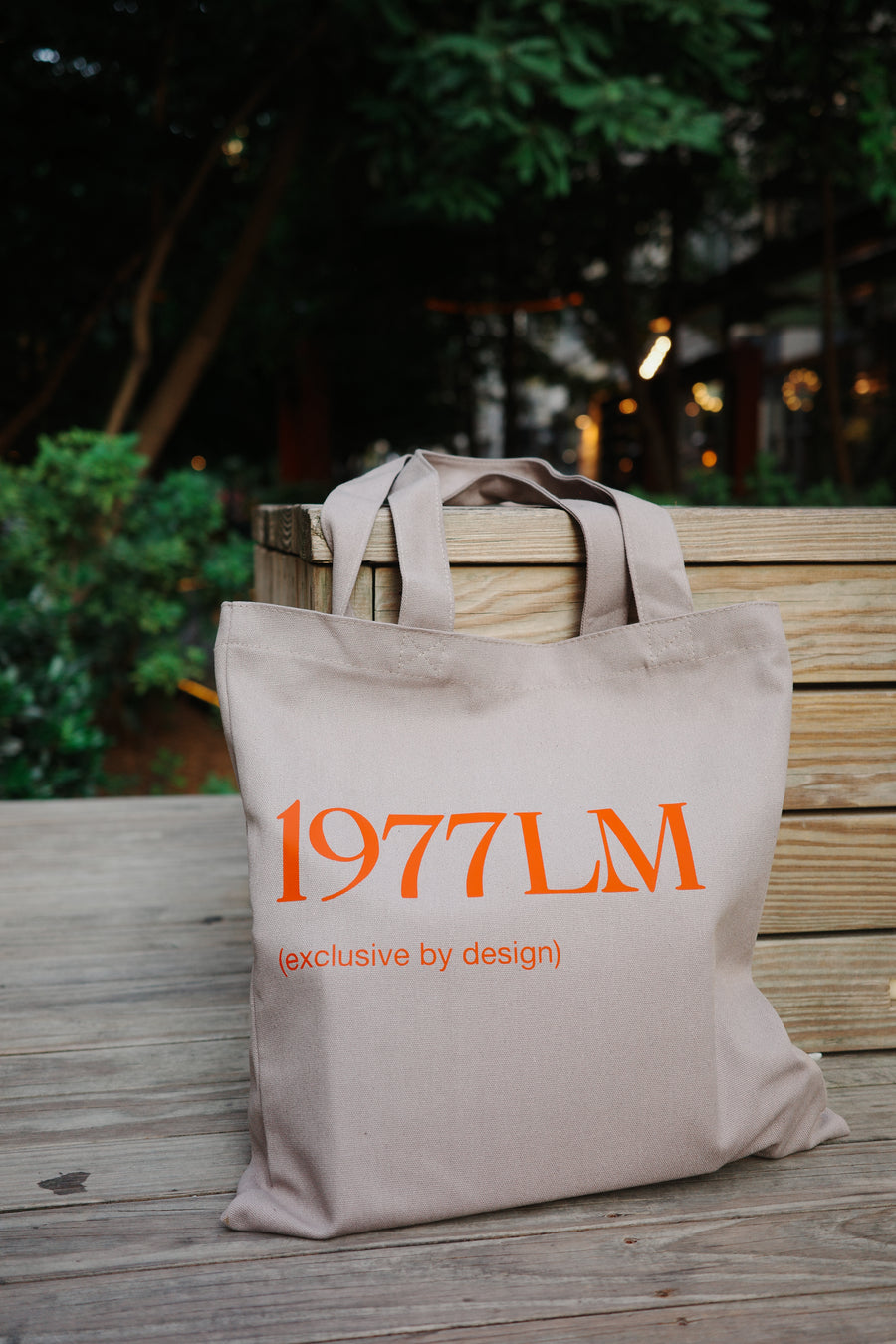 The 1977LM TOTE BAG